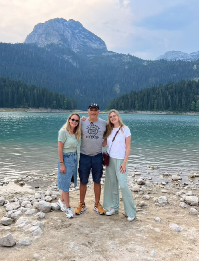 RAZVELI SE PRE 10 GODINA, A SADA PONOVO U BRAKU Naš poznati glumački par opet zajedno, gledaju se zaljubljeno kao prvog dana!