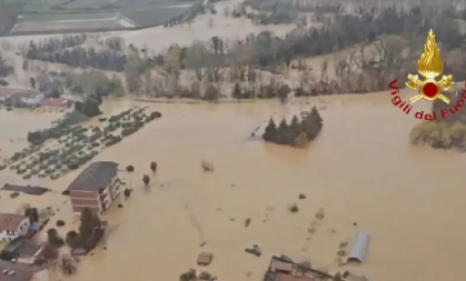 ČOVEK NASTRADAO DOK JE SPAŠAVAO KOMŠINICU! Oluja Klaudija razara Evropu, bujice GUTAJU gradove (VIDEO)