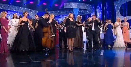 TERALA KRAVE I SVINJE PRE ŠKOLE Naša pevačica odrasla u teškoj bedi, u dve sobe živelo desetoro