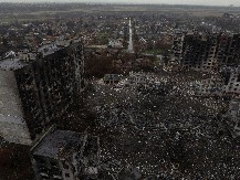 RUSI IH SASTAVILI SA CRNOM ZEMLJOM, HILJADE CIVILA ZAROBLJENO! Ovo mesto je pakao, sablasne fotografije tresu svet (FOTO)