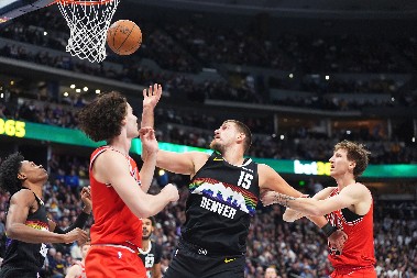 ŠTA SE OVO DESILO? Ovako nešto nije viđeno 54 godine u NBA ligi: Istorijski meč Jokića, Mareja i Gordona