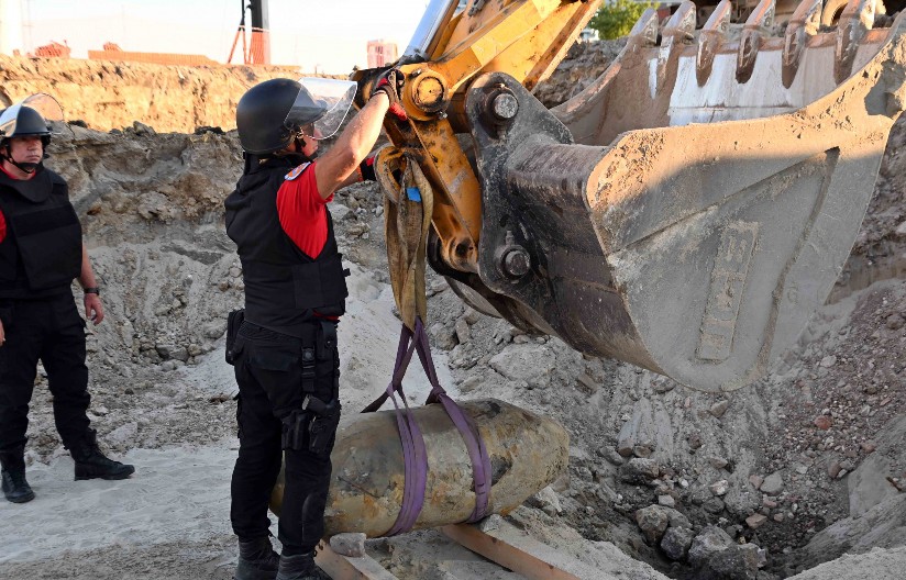 AKCIJA UNIŠTAVANJA BOMBI KOD KRAGUJEVCA Artiljerijski projektil i dimna kutija pronađeni u gradu