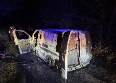 POGLEDAJTE KAKO IZGLEDA SPALJENO VOZILO IZ KOJEG SU RAZBOJNICI ODNELI OKO DVA MILIONA EVRA Nakon filmske pljačke spalili ga u šumi