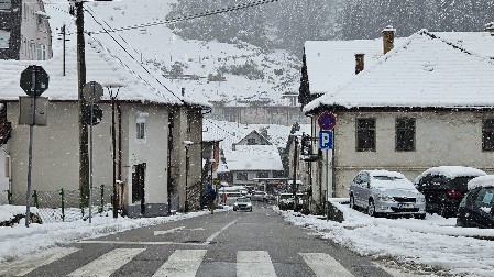 SNEŽNA OLUJA SE SRUČILA NA DELOVE SRBIJE Ovaj grad se potpuno zabeleo, saobraćaj bio otežan na pojedinim deonicama