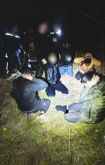 DOLIJALI ŠVERCERI LJUDI  Pokušali da preko Stare planine prevezu 48 Avganistanaca