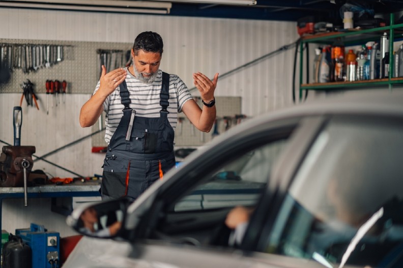 VOZAČI, UPOZORENJE KOJE MOŽE SPASITI ŽIVOT Zbog ove greške sigurno padate na tehničkom pregledu - evo šta morate proveriti!