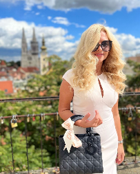 VODITELJKA ZBOG HALJINE DOBILA OTKAZ Niko nije mogao da veruje da se ovako pojavila na televiziji (FOTO)