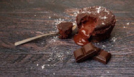 NAJBRŽI LAVA KOLAČ SRUŠIO DRUŠTVENE MREŽE Nema jaja ni brašna, a gotov za 2 minuta