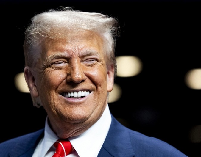 TRAMP: Otpuštamo stotine hiljada državnih službenika, evo zašto!