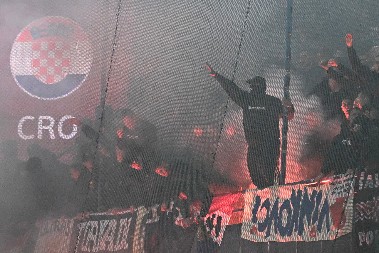 OGLASILA SE CRNOGORSKA POLICIJA Utvrđuje se identitet hrvatskih navijača koji su vređali Srbe