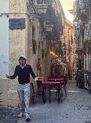 AMAN, ČOVEČE, HOĆEŠ LI SE SMIRITI? Ima osmoro dece sa pet žena, praunuke, a sad u 82. godini opet čeka bebu