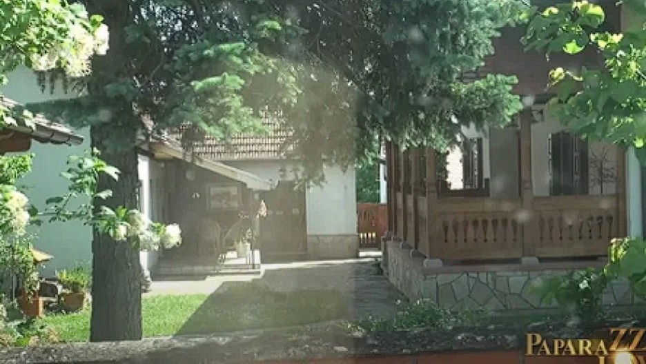 ODRASTAO U SIROMAŠTVU, PA ZARADIO MILIONE! Ovo je kuća našeg poznatog pevača (FOTO)