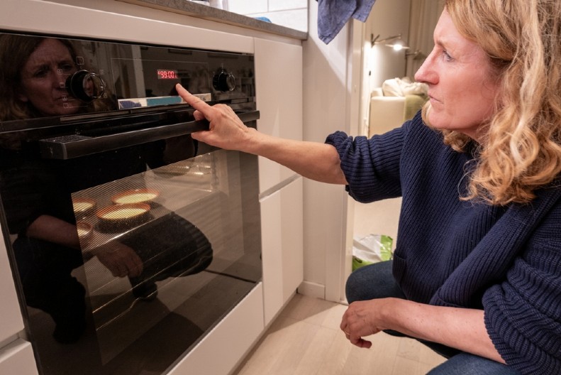 TRIK ISKUSNIH KUVARICA KOJI UBRZAVA ZAGREVANJE RERNE Vaš obrok biće na stolu duplo brže