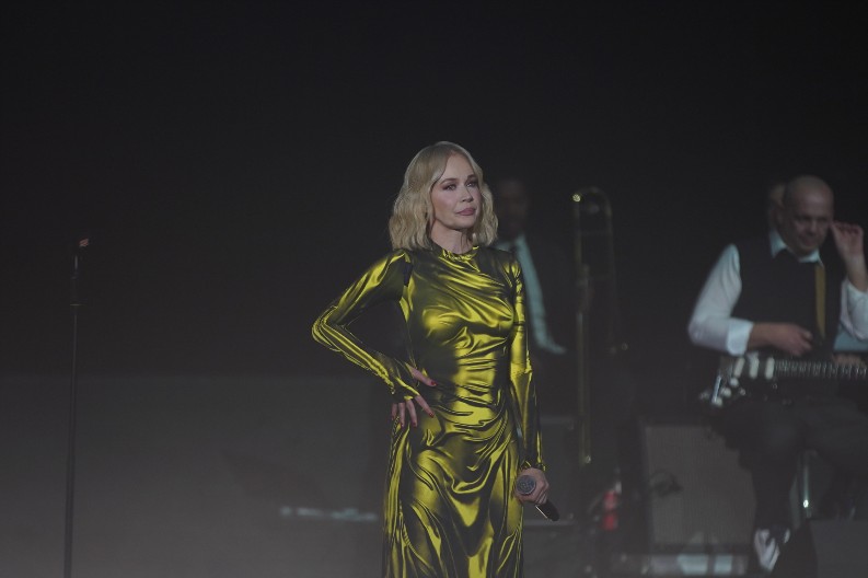 NARUŠENO ZDRAVLJE JELENE ROZGE Pevačici se vratio stari problem: "Nalazi su mi jako loši"