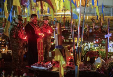 1.000 TELA STIGLO U UKRAJINU Spremaju se za masovnu sahranu