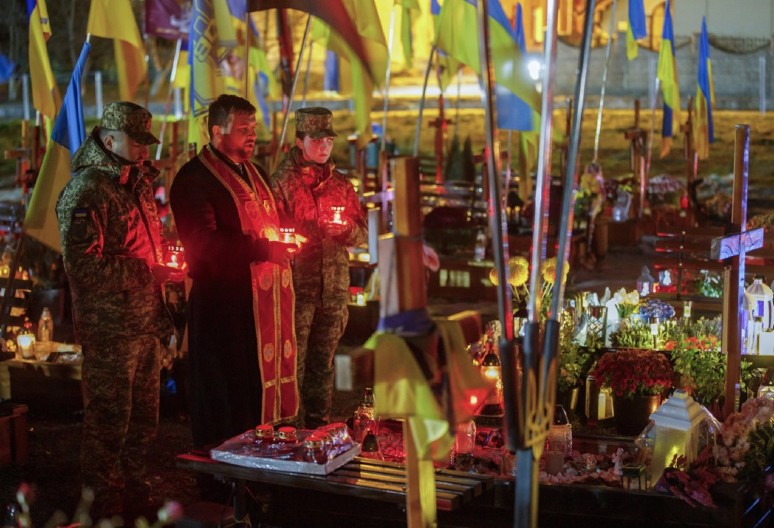 1.000 TELA STIGLO U UKRAJINU Spremaju se za masovnu sahranu