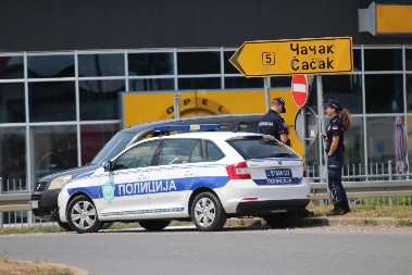 NA PUMPI OPLJAČKAO VLASNIKA MENJAČNICE  Oteo je 100 000 evra, ali novac nije stigao da potroši