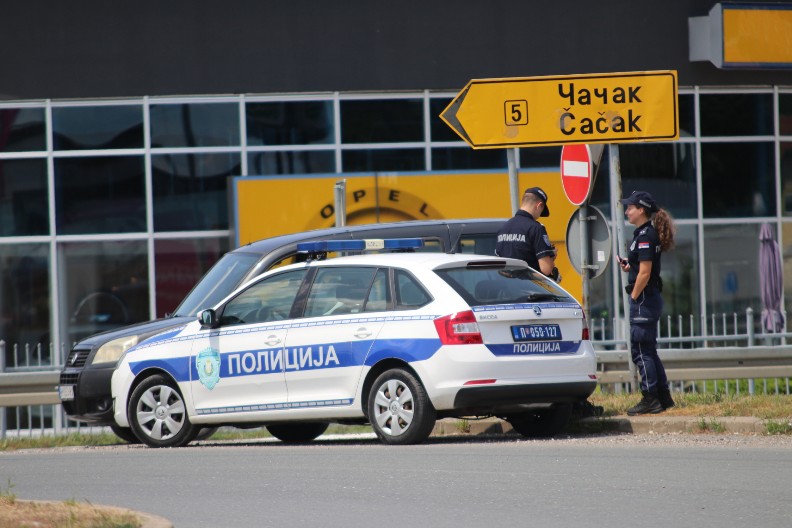 NA PUMPI OPLJAČKAO VLASNIKA MENJAČNICE  Oteo je 100 000 evra, ali novac nije stigao da potroši