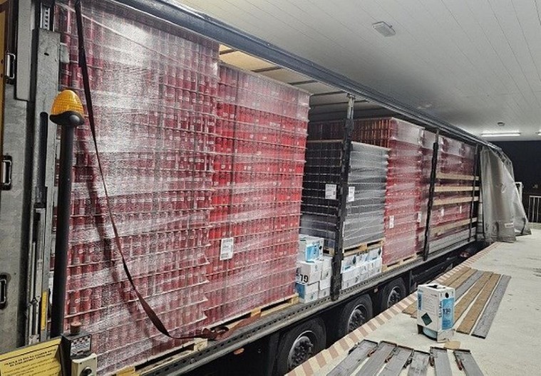 ŠAMPION U PREKRŠAJIMA Vozač kamiona za 28 dana učinio 80 prekršaja, kažnjen sa skoro 2,5 miliona dinara