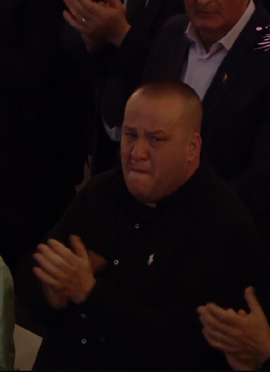 SIN HALIDA BEŠLIĆA OBJAVIO POTRESNU FOTOGRAFIJU OCA DOK JE BIO U BOLNICI Prizor tera suze na oči: "Ne ljuti se na nas!"