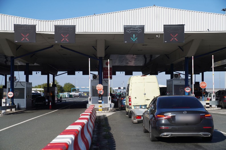 HAOS NA GRANICAMA: Teretnjaci čekaju i po šest sati