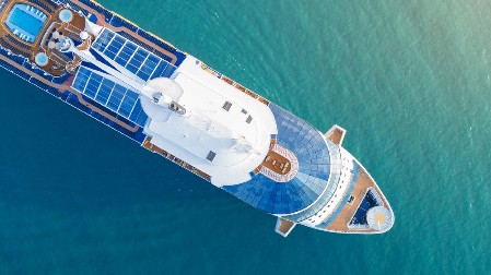 TUČA NA LUKSUZNOM KRUZERU Jedan putnik povređen, napadač odmah odstranjen sa broda