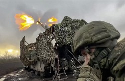 PUTIN OBUKAO UNIFORMU, STIGAO U RATNU ZONU Situacija na frontu katastrofalna, mrtvi se broje u STOTINAMA HILJADA