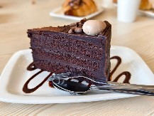 ANA TORTA ZA PRAVE SLADOKUSCE Sa 4 vazdušaste kore i kremastim čokoladnim filom