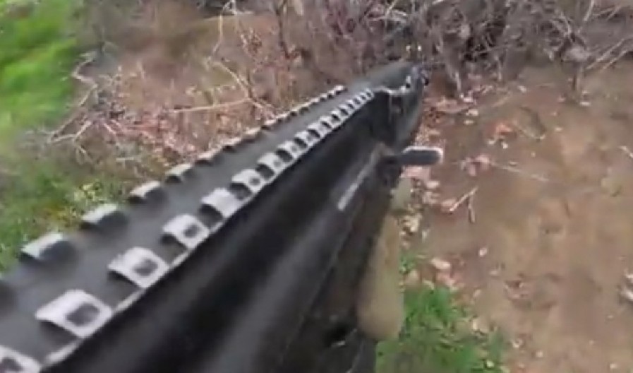 SNIMAK PUCNJAVE IZ PRVOG LICA "Bilo nas je dvojica, njih četvorica, ujutru smo počeli da ih isterujemo dimom..." (VIDEO)