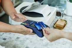 ŠTA DA RADITE SA STARIM KARTICAMA? Nikako ih ne bacajte, stići će vam kazna čak 2.500 evra