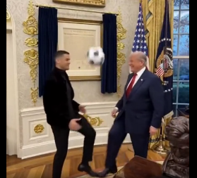 TRAMP I RONALDO IGRAJU FUDBAL U OVALNOJ SOBI Objavljen snimak, evo o čemu je reč (VIDEO)