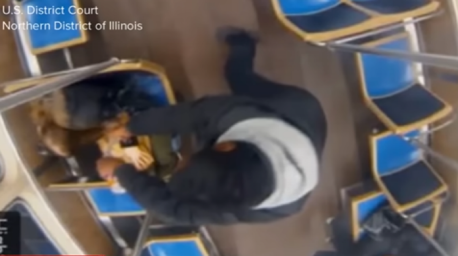 (UZNEMIRUJUĆE) DEVOJKA (26) NAPADNUTA I ZAPALJENA TOKOM VOŽNJE VOZOM Napadač nakon brutalnog napada uzvikivao OVO