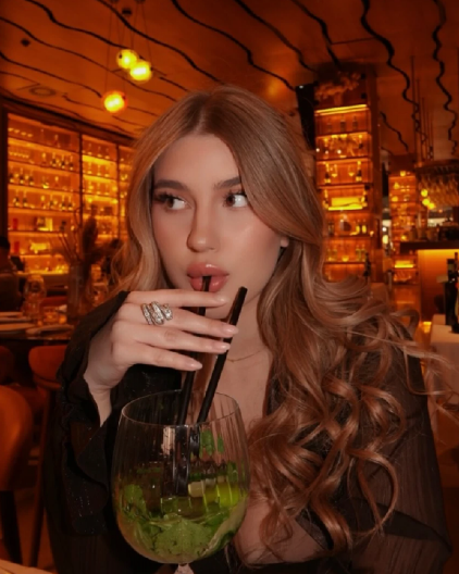 ČIPKASTE ČARAPE I CRNA USKA HALJINA! Lena Marinković napravila pometnju na mrežama, sve se vidi (FOTO)