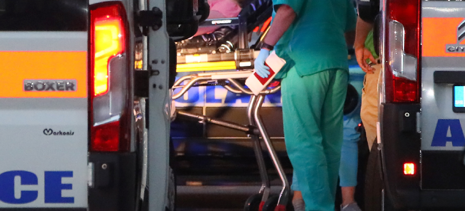 BUKTI POŽAR U STAMBENOJ ZGRADI! 6 osoba hospitalizovano