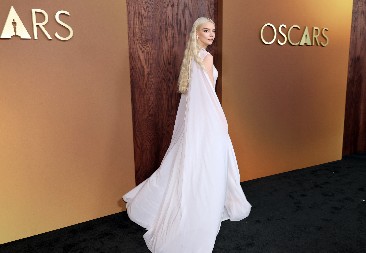 ANJA U MALOJ BELOJ HALJINI ODUVALA KONKURENCIJU  Ni princeza iz bajke joj nije bila ravna!