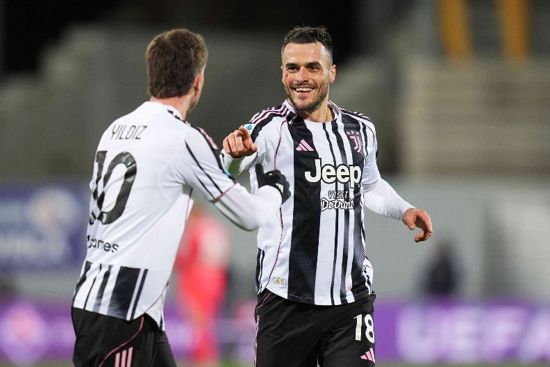 NAVIJAČI VREĐALI VLAHOVIĆA Kapiten Srbije strelac u remiju Fjorentine i Juventusa