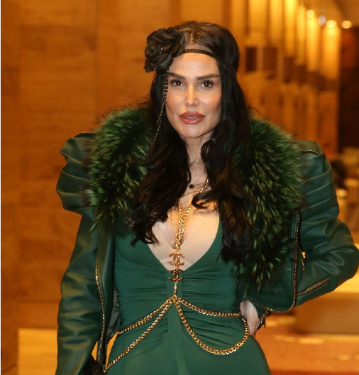 OPLELA PO KOLEGINICI NIKAD JAČE! Indi Aradinović smatra da je ova pevačica providna, isfolirana i ozbiljan fejk (FOTO)