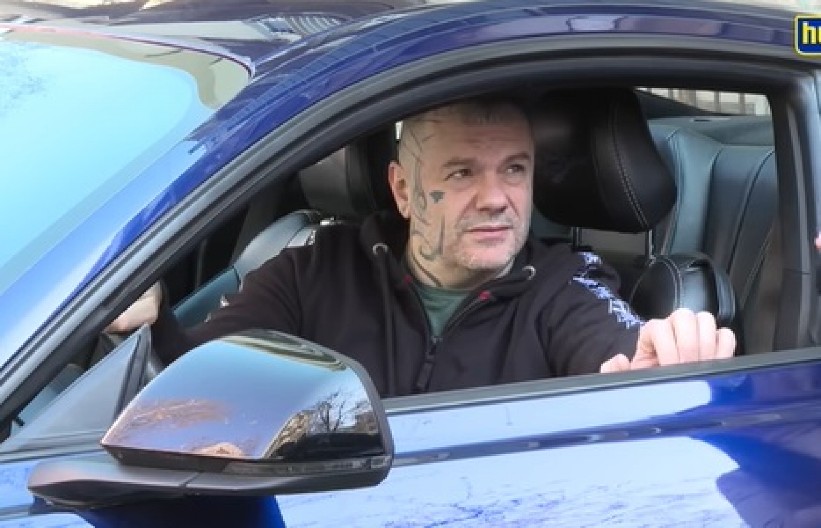 "UHVATIO SAM JE NA DELU, ĆERKA JE NA NJENOJ STRANI, IMOVINU NE DAM" Naš muzičar se odrekao naslednice zbog bivše, u kući zatekao užas: "Malo sam se i uplašio"