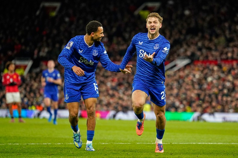 POBEDA EVERTONA OSTALA U SENCI SKANDALA Mančester junajted i sa igračem više nije mogao do bod(ov)a