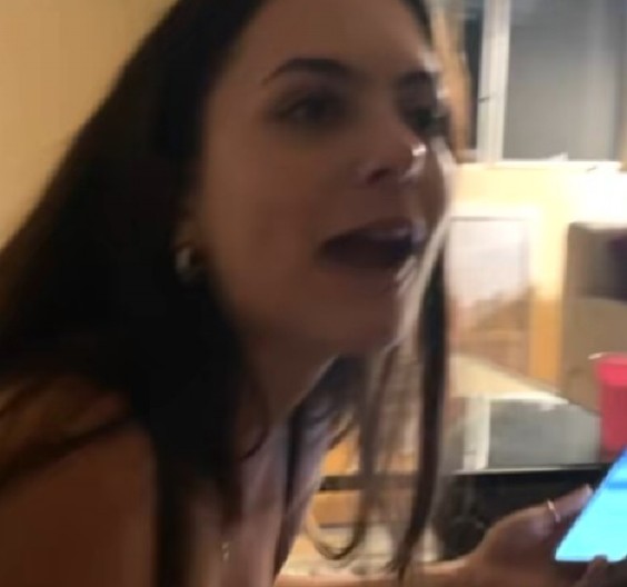 AU, PA DA LI JE OVO REALNO? Doživela noćnu moru nakon izlaska, ujutru proverila bankovni račun - kad je videla koliki je dug, umalo se srušila od šoka! (VIDEO)