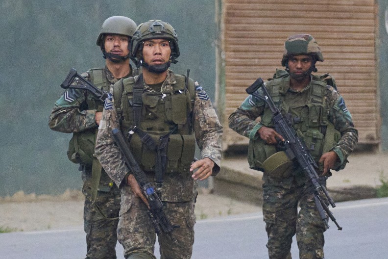 KRVAVI UDAR, MRTVI CIVILI SVUDA! Pakistan i Avganistan na ivici rata, napadi dronovima i zatvorene granice!