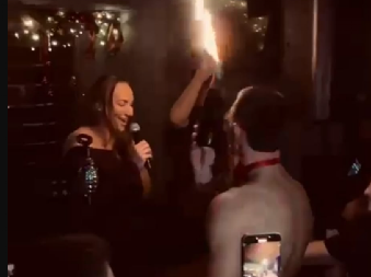 KONOBAR BEZ MAJICE JOJ DONEO 500 RUŽA! Goga Sekulić napravila haos u Austriji i Sloveniji (FOTO)