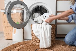 TRIK ZA KOJIM SU DOMAĆICE POLUDELE Mašine za veš imaju TAJNU OPCIJU koju niko ne koristi - zbog nje se zimi veš suši brže!