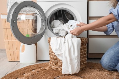 TRIK ZA KOJIM SU DOMAĆICE POLUDELE Mašine za veš imaju TAJNU OPCIJU koju niko ne koristi - zbog nje se zimi veš suši brže!