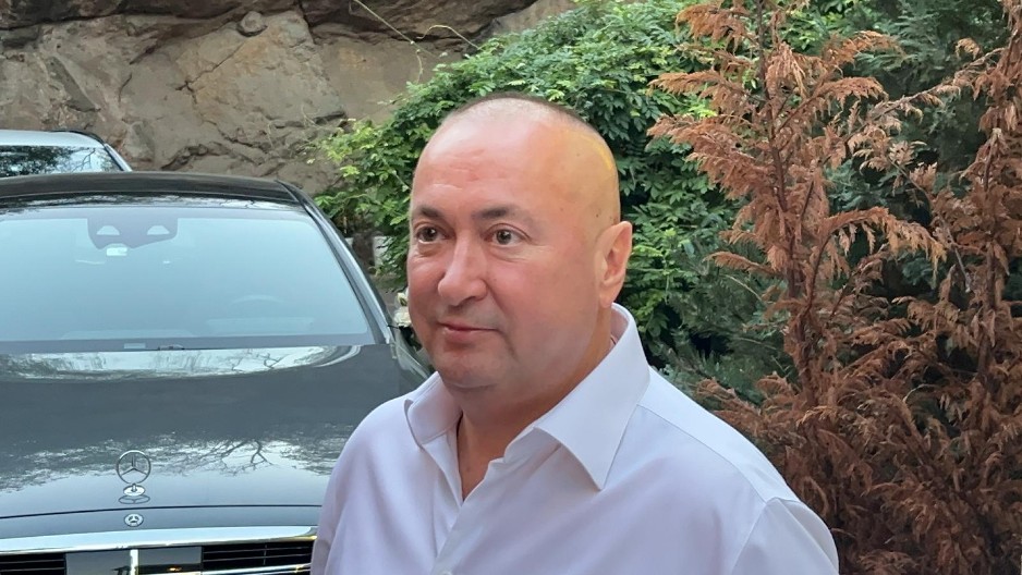 "PIJE IZ CIPELE, TO JE ZA ZOOLOŠKI VRT" Pevač žestoko isprozivao Đanija, bez dlake na jeziku!