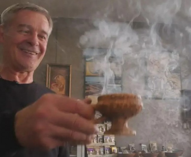 OKADITE DOM ŠTO PRE – ALI PO PRAVILIMA CRKVE Mnogi preskaču najvažniji deo, pa paljenje kandila gubi svoju svrhu