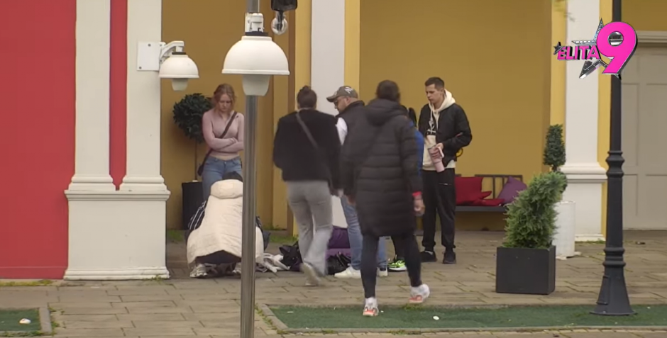 POVREĐENA MAJA MARINKOVIĆ Pala kao sveća, učesnici joj hitno pritekli u pomoć!