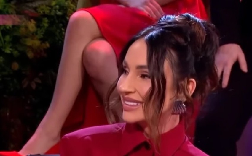 KAĆA ŽIVKOVIĆ U PROGRAMU UŽIVO IZGOVORILA IME STARIJE PEVAČICE KOJA JE SABOTIRALA Razlog bizaran, svi u studiju zanemeli kad su čuli ko je u pitanju