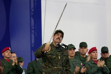 MADURO ISKUAO MAČ, PA POLOŽIO ZAVET! Čekaju američke marince! Vri u Karakasu, zemlja vrši poslednje pripreme pred invaziju!