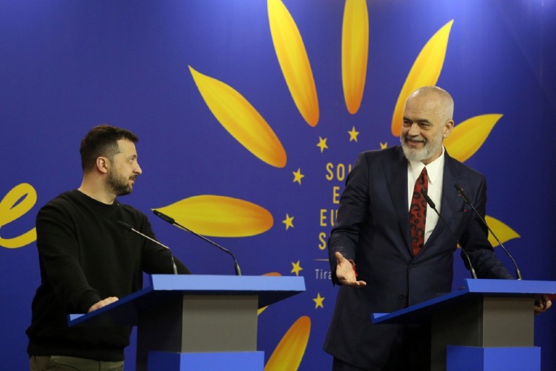 EDI RAMA SE UHVATIO ZA GLAVU Ovako je premijer Albanije reagovao na govor Zelenskog (VIDEO)